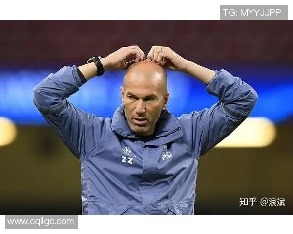 足球明星光头造型大揭秘时尚与个性的完美结合